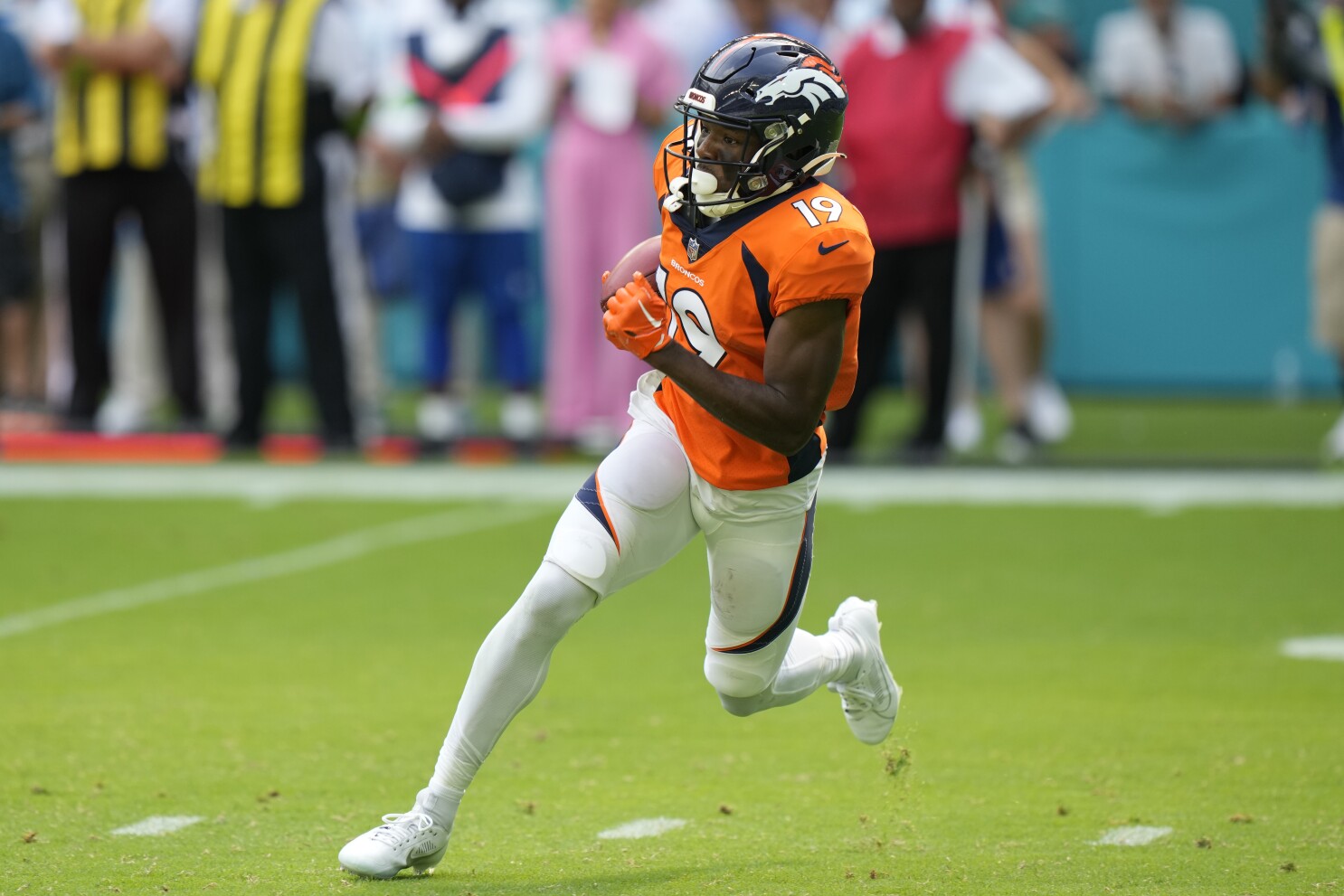 Eagles on Verge of Landing Broncos Field-Stretcher WR for Jalen Hurts with Trade Deadline Approaching
