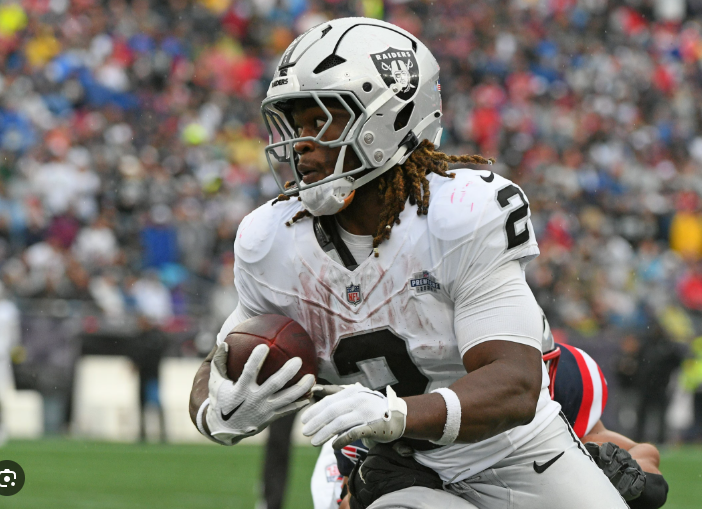 Buffalo Legend with Four Super Bowl Rings Advocates for Bills to Rescue Ashton Jeanty from Raiders' Struggles