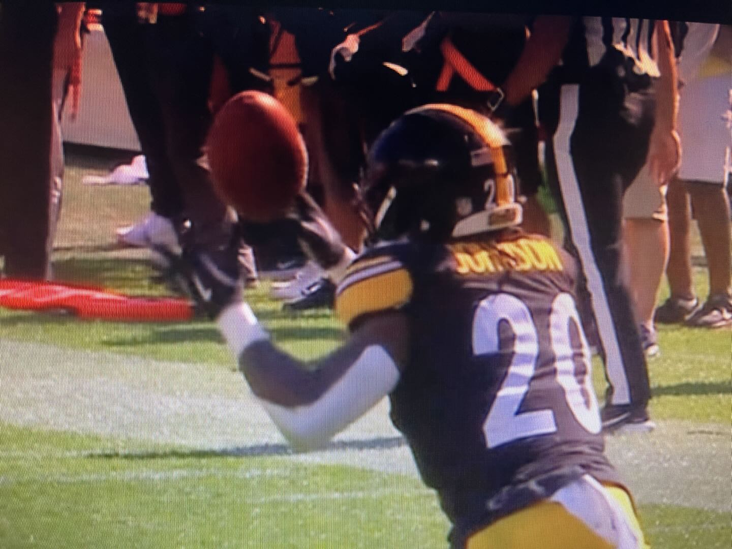 Steelers Locker Room Explodes as Kaleb Johnson Gets Cursed Out by Teammate After Muffed Kickoff
