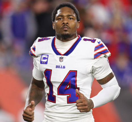 Superstar Stefon Diggs Skips Bills Reunion Game to Be with Daughter - Family Triumphs Over NFL