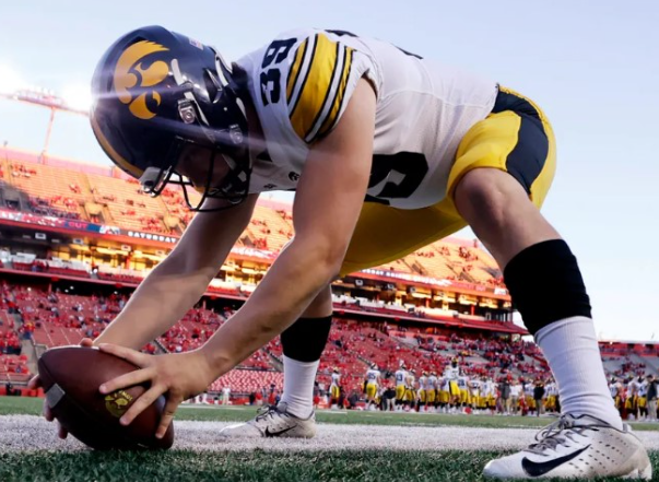 Ex-Bears Rookie Causes Uproar After Posting in Packers Uniform Days After Getting Cut