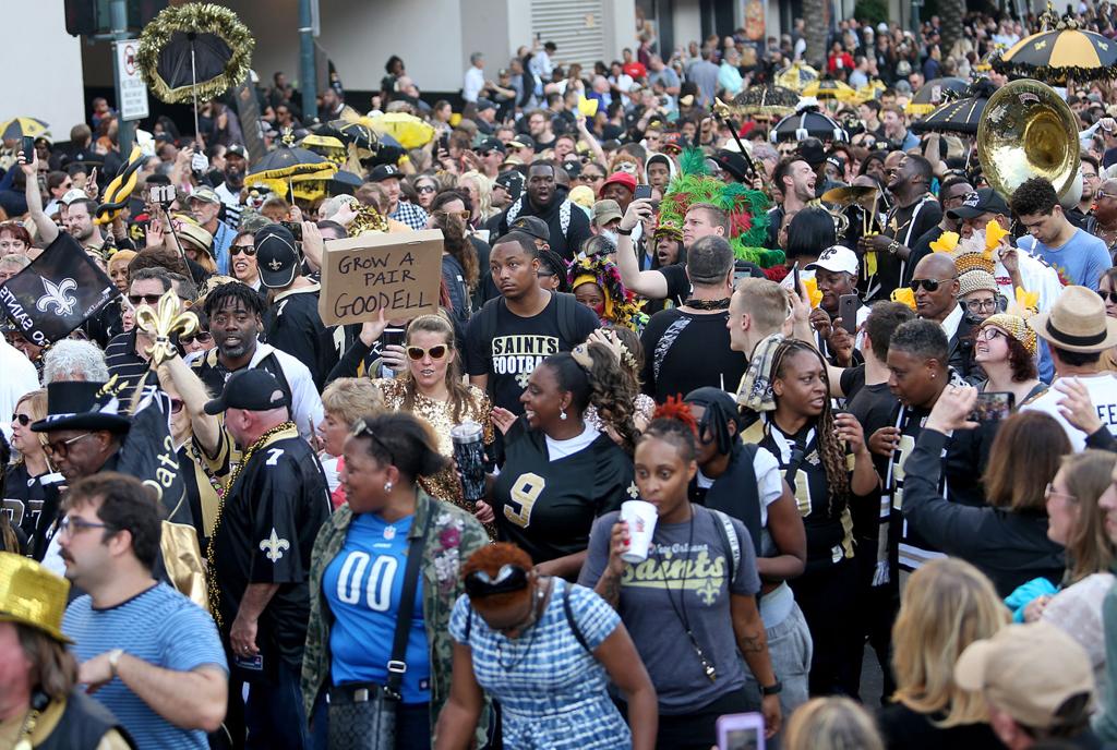 49ers Team Bus Delayed After Being Blocked by Rowdy Saints Fans on Route to the Superdome