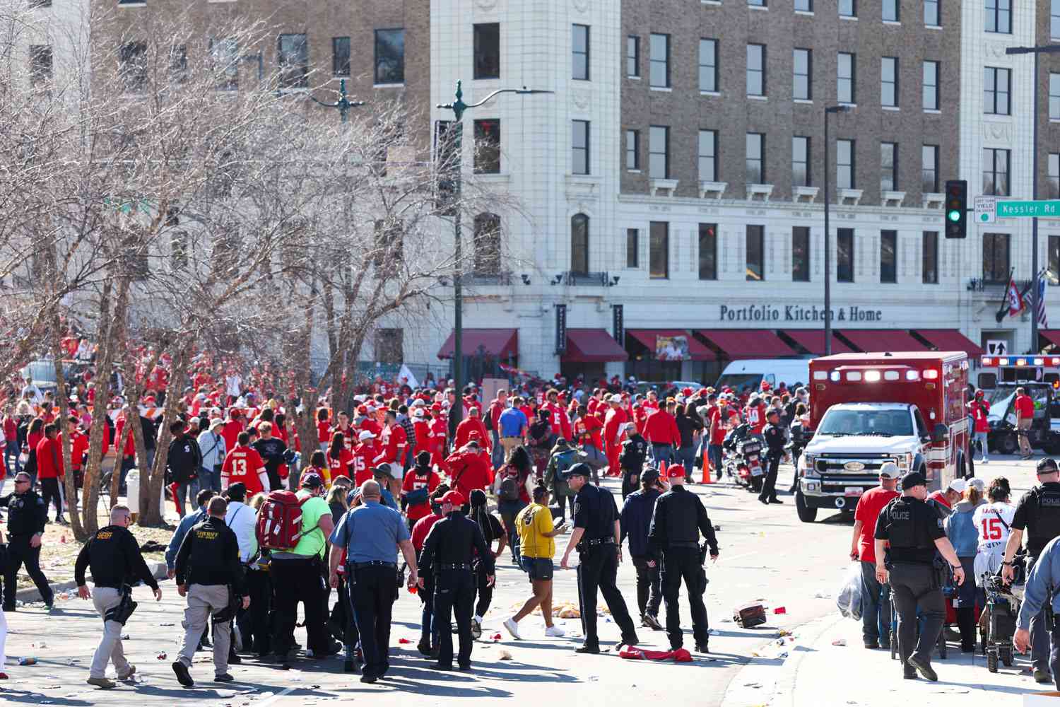 Eagles Arrive Late After Team Bus Blocked, Harassed by Rowdy Chiefs Fans Outside Arrowhead Stadium