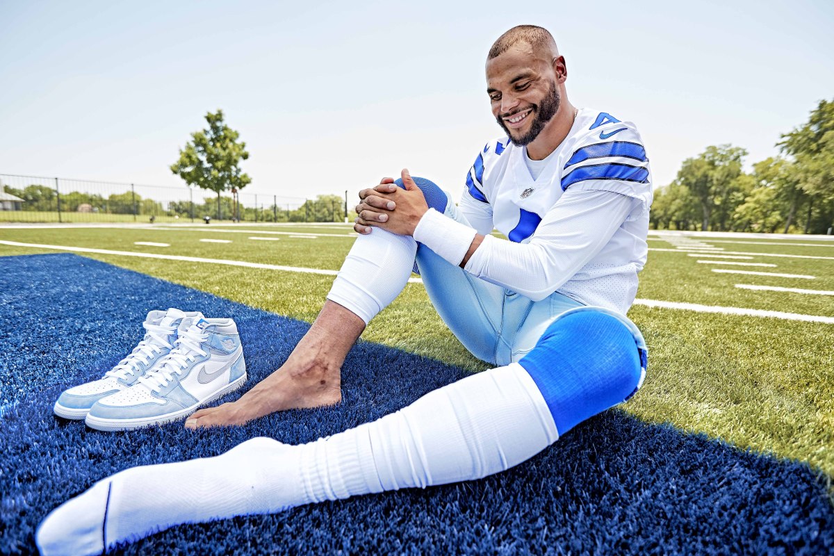 Cowboys on Alert: Dak Prescott Lands on Injury Report With Hip Issue Ahead of Eagles Showdown