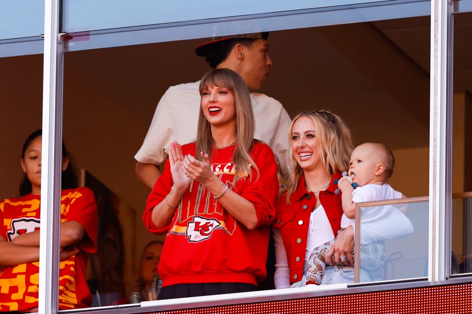 Taylor Swift Demands PRESIDENTIAL Security for Thanksgiving Game at AT&T Stadium — Cowboys Scramble to Respond