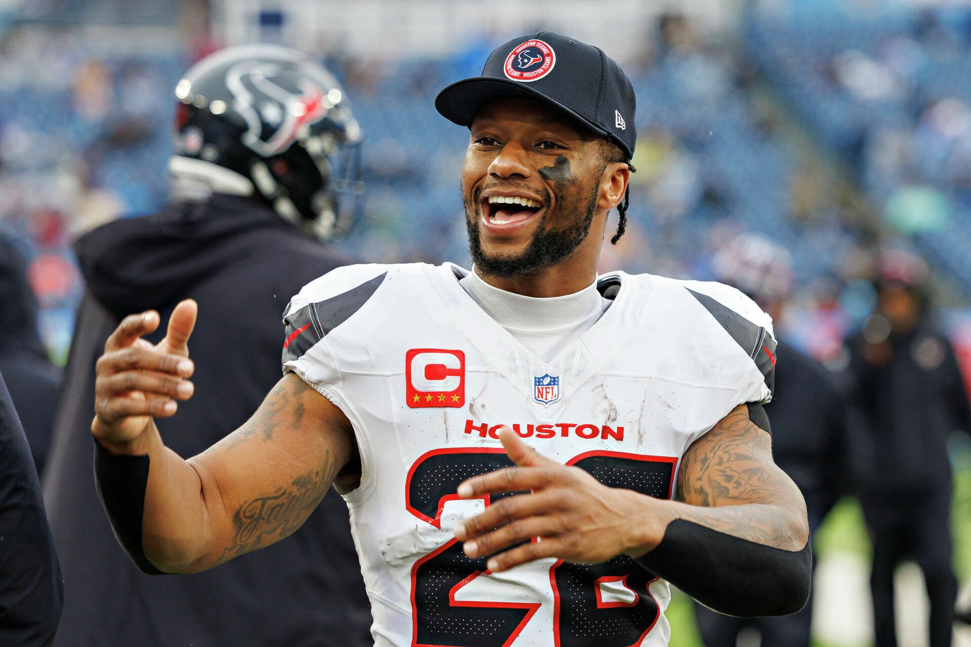 “$10 Million? Take It If You Need It — Just Give Me What I Need.” Joe Mixon Declares He’s Willing to Take a Pay Cut to Reduce the Texans’ Cap Hit for One Final Wish: Playing the Last Game of His Career in a Texans Uniform