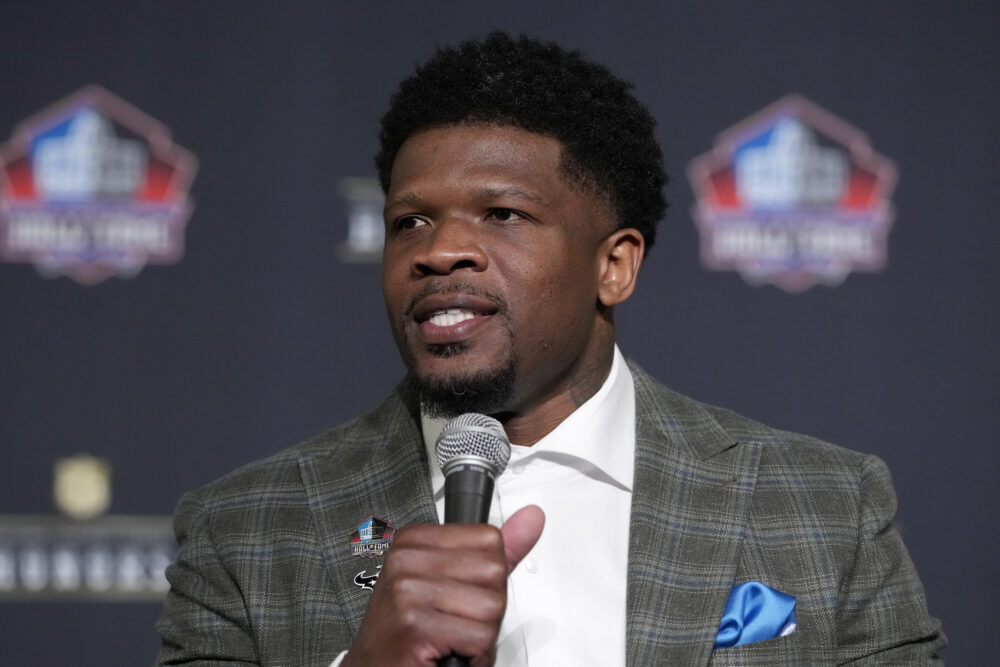 Texans Hall of Fame WR Legend Returns to Houston in the Most Special Way, Turning a Charity Facility into a Free Youth Football Training Center for Underprivileged Kids in the City