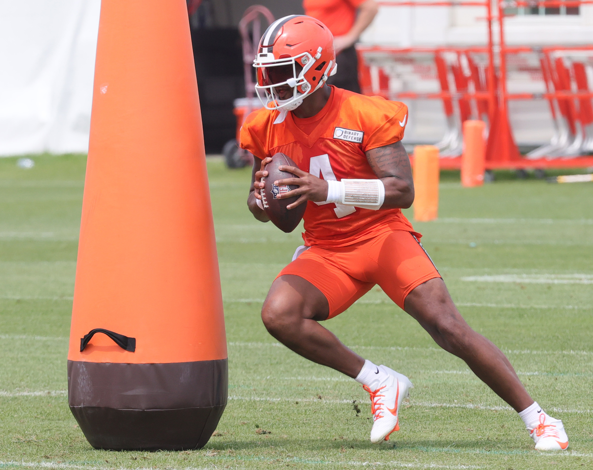 Former Texans Star, Cleveland Browns' $230 Million Contract With Watson Sat Idle All of 2025, Team Wants to Send Him Back to Houston – DeMeco Ryans' Response Surprises the NFL