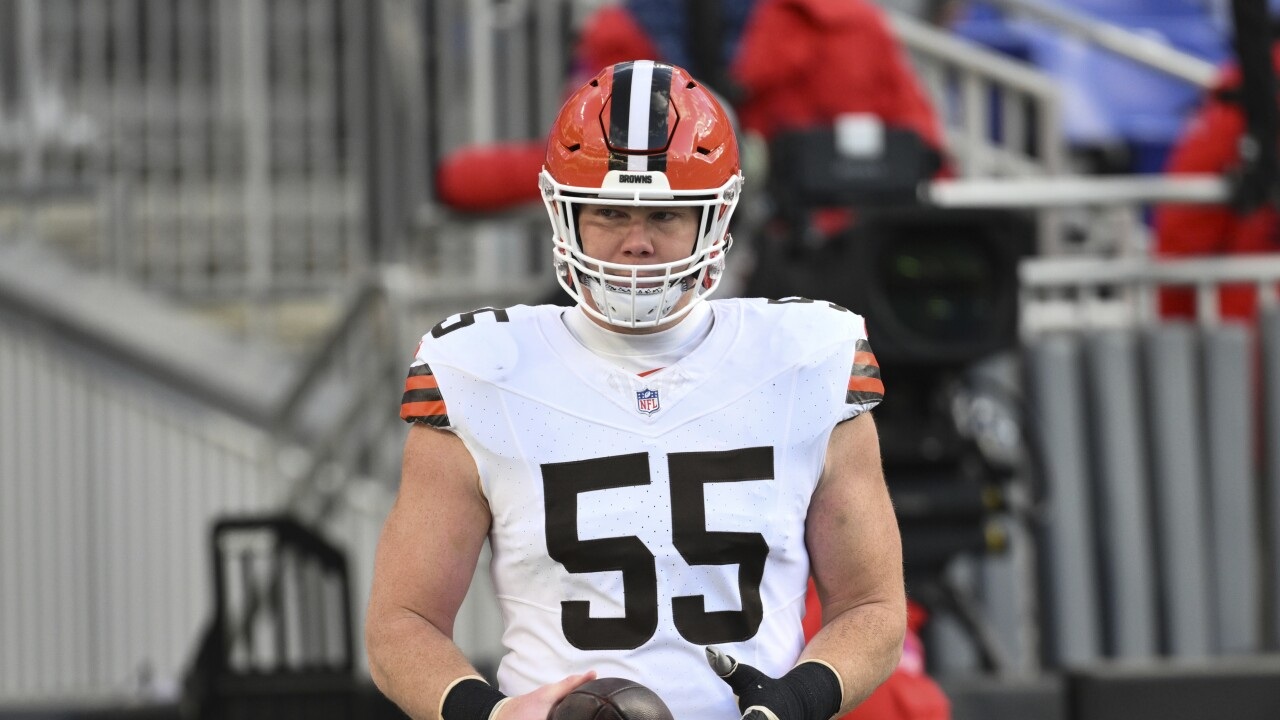 BREAKING: Adam Schefter Confirms Texans Are Completing Their Biggest Final Move by Signing Veteran Center from Cleveland Browns - Quality Addition That Could Help Protect C.J. Stroud