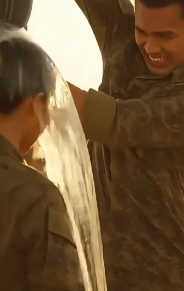 23P Isang pampahiya sa handwashing area… at ang ending, gusto nang maglaho ng lalaking nagbuhos!