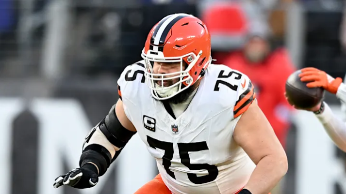 7-Time Pro Bowl Guard Stuns NFL by Announcing Desire to Join the ...