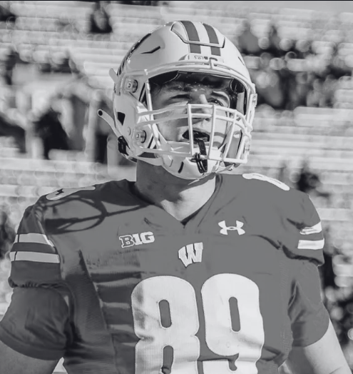 Patriots-Born Tight End Tragically Passes Away at 24 – Authorities Investigating Cause of Death