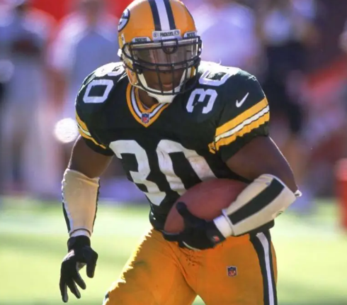 Green Bay Packers "Buy Back" House in Ledgeview and Cover All Treatment Costs for Team Legend After He Was Forced to Sell Everything – Including His Home – to Fight Malignant Cancer