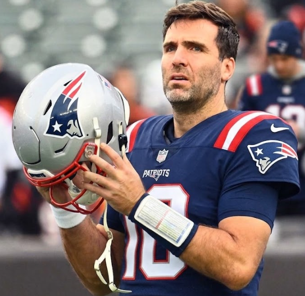Former Two-Time Super Bowl MVP Quarterback Returns to AFC East, Signs Record Deal with Dolphins After Three Failed Attempts to Join Patriots — The Reason Behind the Team's Rejection of This Legend Causes Outrage Among Patriots Fans