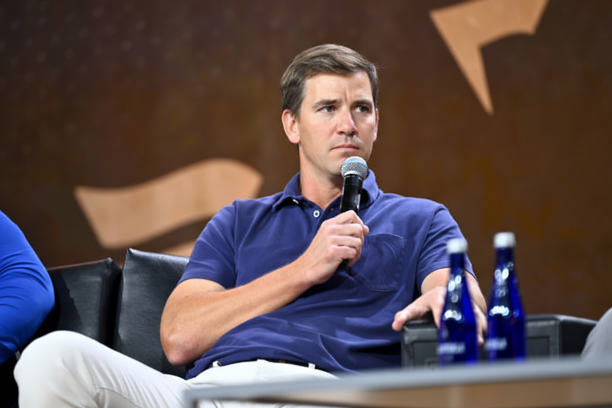 Giants Legend Eli Manning Drops Bombshell After Eagles Game: “If the Refs Weren’t Favoring Us, We Would’ve Lost by a Lot More!”