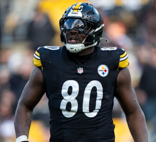 Just 12 Hours After TE Market Skyrockets Due to a “Terrible” 2026 Draft Class, Steelers Superstar TE with 1,399+ Career Receiving Yards Demands Pay Raise — Omar Khan’s Response Sparks Fan Disappointment